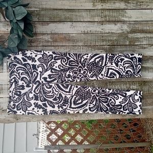CHICOS BLACK&WHITE FLORAL PANTS